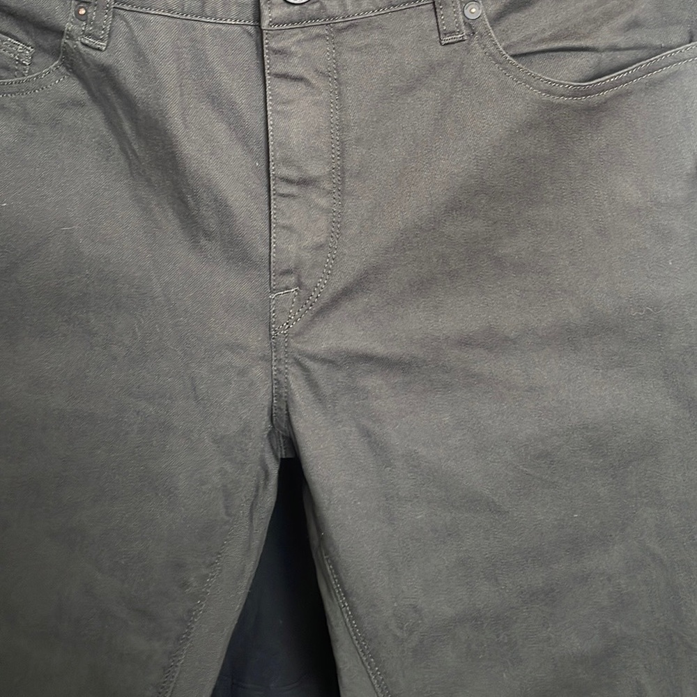Volcom - Picture 2 of 3